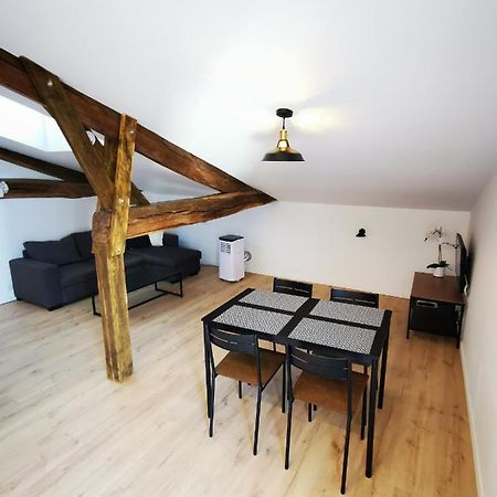 Appartement Neuf Climatise Sous Les Toits La Roche-Chalais エクステリア 写真