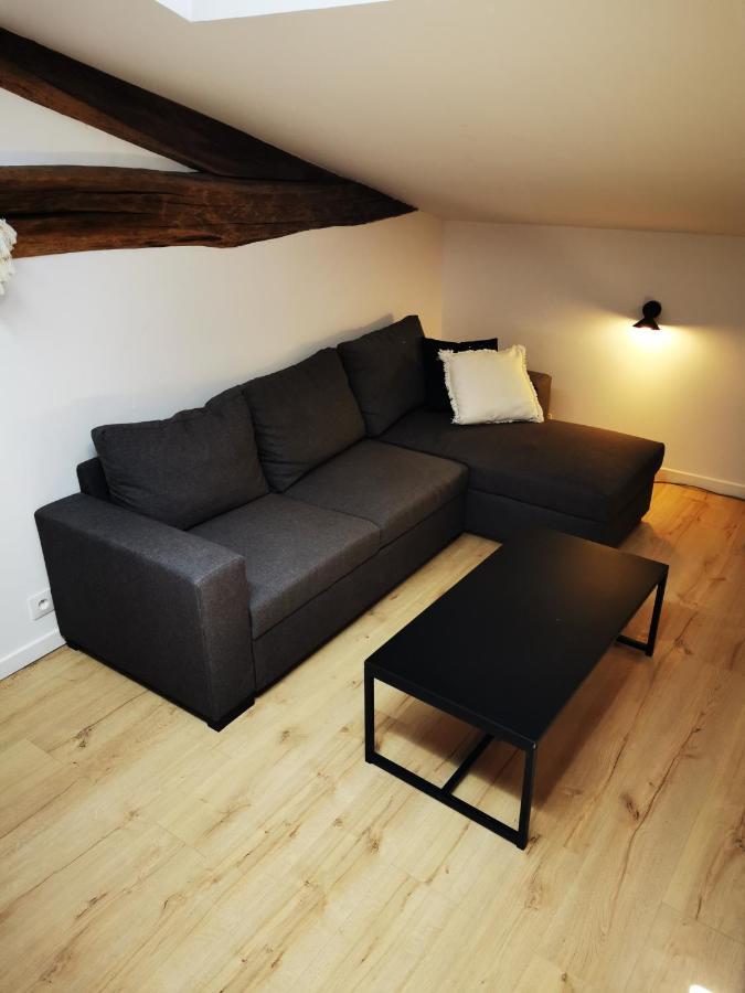 Appartement Neuf Climatise Sous Les Toits La Roche-Chalais エクステリア 写真