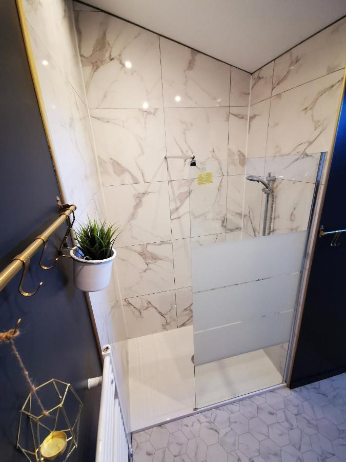 Appartement Neuf Climatise Sous Les Toits La Roche-Chalais エクステリア 写真