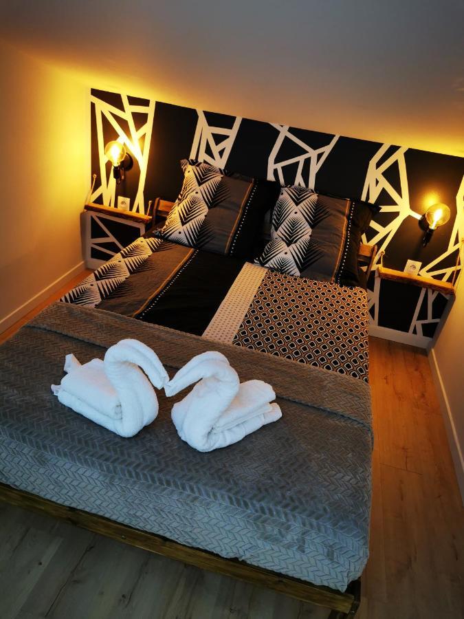 Appartement Neuf Climatise Sous Les Toits La Roche-Chalais エクステリア 写真